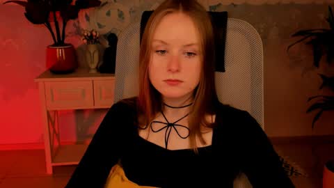 Snapshot of vivienleeigh chatting on 12.10.24 Vivien online show from 12.10.24