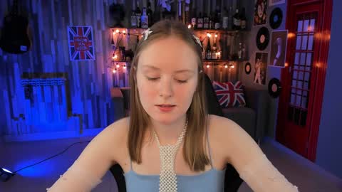 Snapshot of vivienleeigh chatting on 12.12.24 Vivien online show from 12.12.24