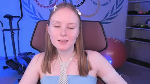 Snapshot of vivienleeigh chatting on 12.19.24 Vivien online show from 12.19.24