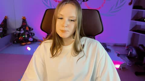 Snapshot of vivienleeigh chatting on 12.26.24 Vivien online show from 12.26.24