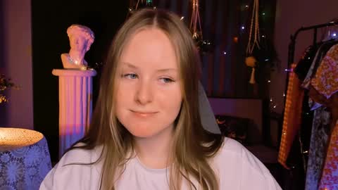 Snapshot of vivienleeigh chatting on 12.28.24 Vivien online show from 12.28.24