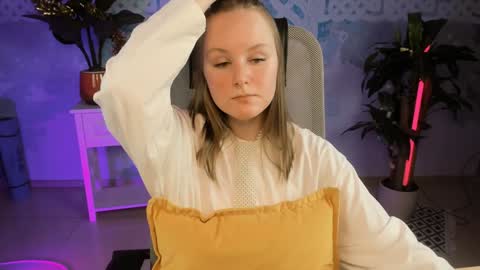 Snapshot of vivienleeigh chatting on 01.08.25 Vivien online show from 01.08.25