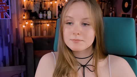 Snapshot of vivienleeigh chatting on 01.14.25 Vivien online show from 01.14.25