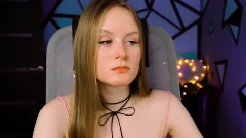 Snapshot of vivienleeigh chatting on 01.19.25 Vivien online show from 01.19.25