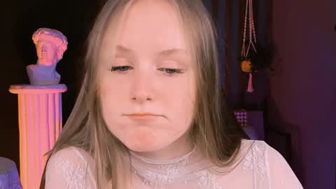 Snapshot of vivienleeigh chatting on 02.05.25 Vivien online show from 02.05.25