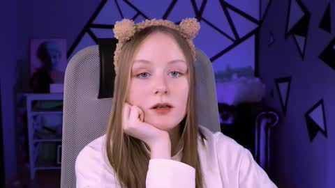 Snapshot of vivienleeigh chatting on 02.13.25 Vivien online show from 02.13.25