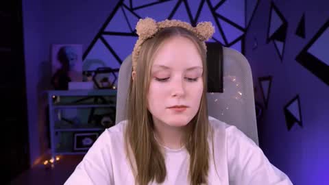 Snapshot of vivienleeigh chatting on 02.13.25 Vivien online show from 02.13.25