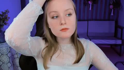 Snapshot of vivienleeigh chatting on 02.15.25 Vivien online show from 02.15.25