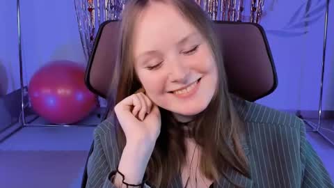 Snapshot of vivienleeigh chatting on 02.16.25 Vivien online show from 02.16.25