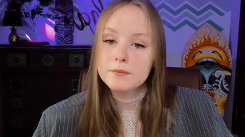 Snapshot of vivienleeigh chatting on 02.22.25 Vivien online show from 02.22.25