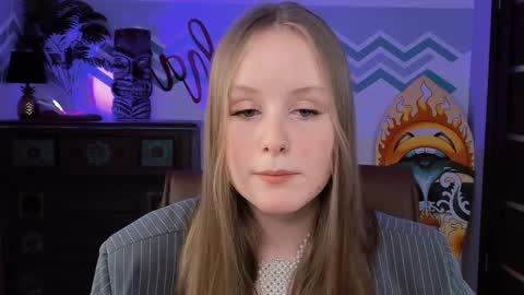 Snapshot of vivienleeigh chatting on 02.22.25 Vivien online show from 02.22.25