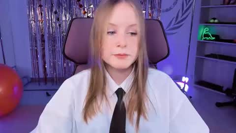 Snapshot of vivienleeigh chatting on 03.09.25 Vivien online show from 03.09.25