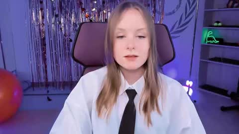 Snapshot of vivienleeigh chatting on 03.09.25 Vivien online show from 03.09.25