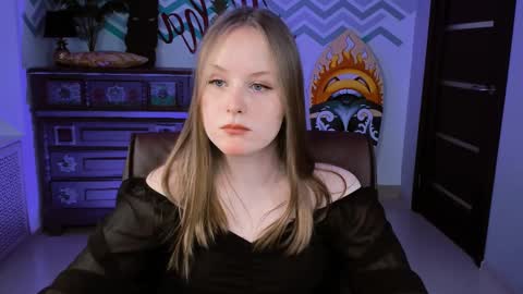 Snapshot of vivienleeigh chatting on 03.12.25 Vivien online show from 03.12.25