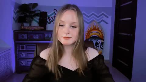 Snapshot of vivienleeigh chatting on 03.12.25 Vivien online show from 03.12.25