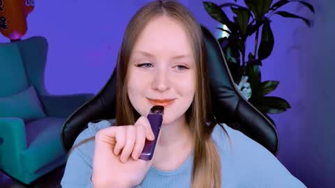 Snapshot of vivienleeigh chatting on 09.18.25 Vivien online show from 09.18.25