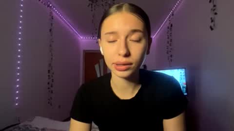 Vivi online show from 11.17.25