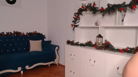 Vivienne online show from 12.04.24