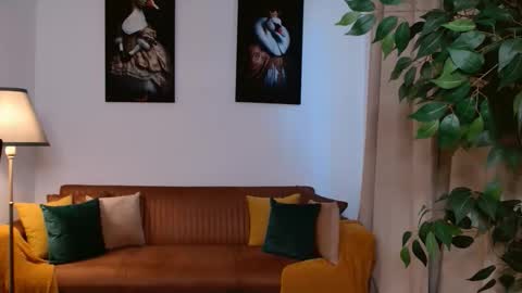 Vivienne online show from 04.01.26