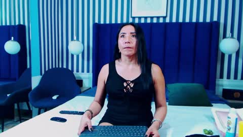 Snapshot of viviennerosette chatting on 09.09.25 Vivian online show from 09.09.25