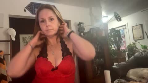 Snapshot of vivvixen80 chatting on 11.03.25 vivvixen80 online show from 11.03.25