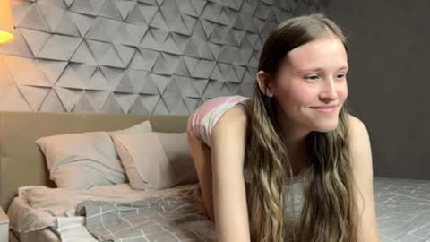 Snapshot of vixcx_ chatting on 09.18.25 vixcx_ online show from 09.18.25