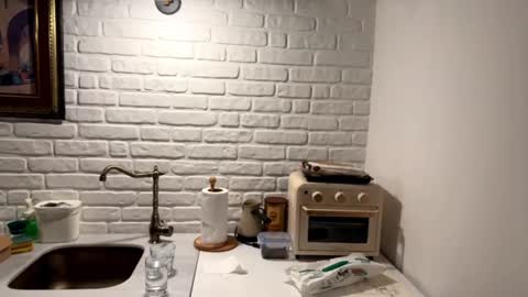 Snapshot of vixcx_ chatting on 10.18.25 vixcx_ online show from 10.18.25