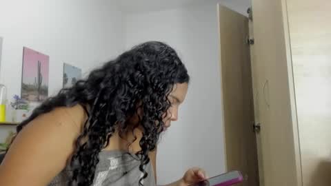 Snapshot of vixenlust17 chatting on 02.25.26 vixenlust17 online show from 02.25.26