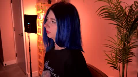 Polly  Online mostly at 9pm-2am UK Time online show from 01.15.26