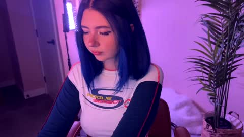 Polly  Online mostly at 9pm-2am UK Time online show from 02.05.26