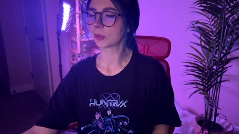 Polly  Online mostly at 9pm-2am UK Time online show from 02.27.26