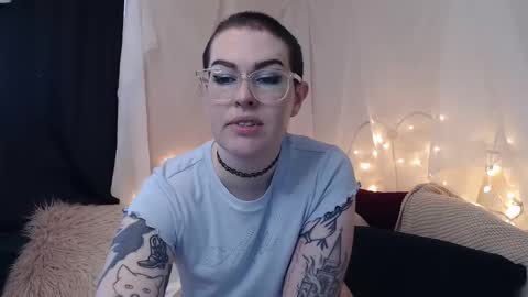 Snapshot of vixinvvitch chatting on 12.11.24 VIXIN online show from 12.11.24