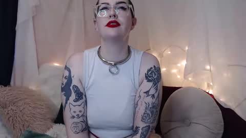 Snapshot of vixinvvitch chatting on 12.14.24 VIXIN online show from 12.14.24