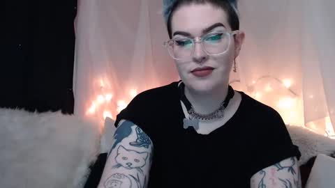 Snapshot of vixinvvitch chatting on 12.27.24 VIXIN online show from 12.27.24