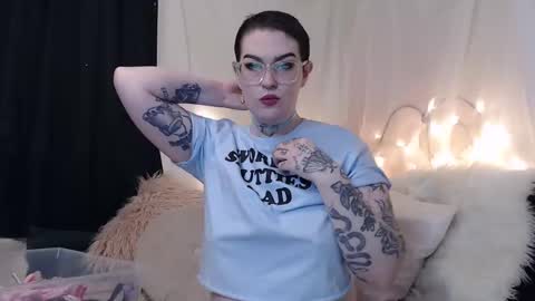 Snapshot of vixinvvitch chatting on 01.17.25 VIXIN online show from 01.17.25