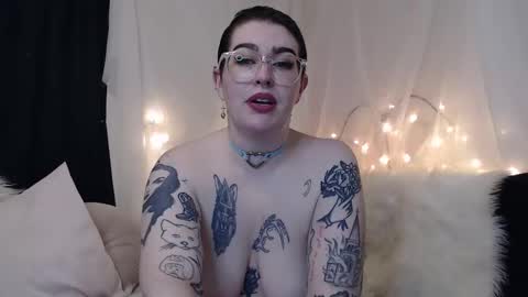 Snapshot of vixinvvitch chatting on 01.17.25 VIXIN online show from 01.17.25
