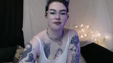 Snapshot of vixinvvitch chatting on 01.31.25 VIXIN online show from 01.31.25