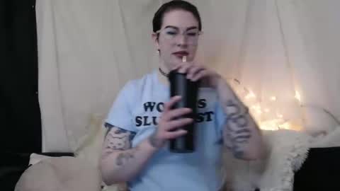 Snapshot of vixinvvitch chatting on 02.22.25 VIXIN online show from 02.22.25