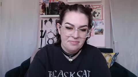 Snapshot of vixinvvitch chatting on 09.20.25 VIXIN online show from 09.20.25