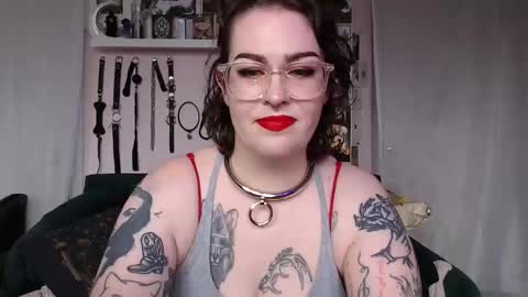 Snapshot of vixinvvitch chatting on 10.08.25 VIXIN online show from 10.08.25