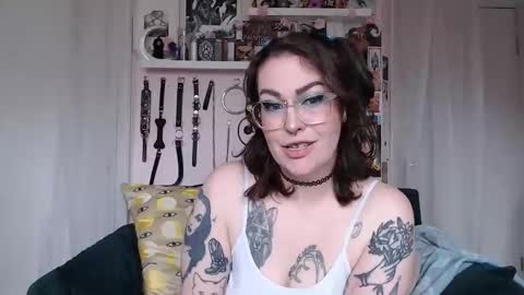Snapshot of vixinvvitch chatting on 04.30.26 VIXIN online show from 04.30.26