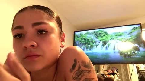 Snapshot of volentic chatting on 10.04.25 volentic online show from 10.04.25