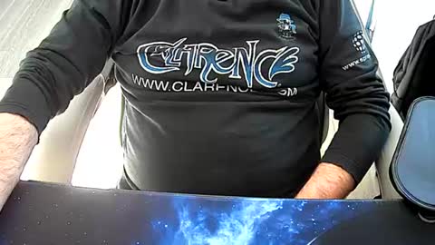 Snapshot of vonele chatting on 10.27.25 Vonn online show from 10.27.25