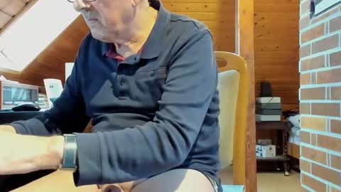 Snapshot of vonrex1 chatting on 12.12.24 heinz online show from 12.12.24