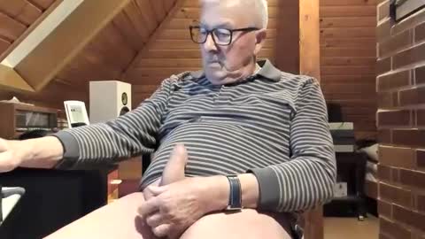 Snapshot of vonrex1 chatting on 12.25.24 heinz online show from 12.25.24