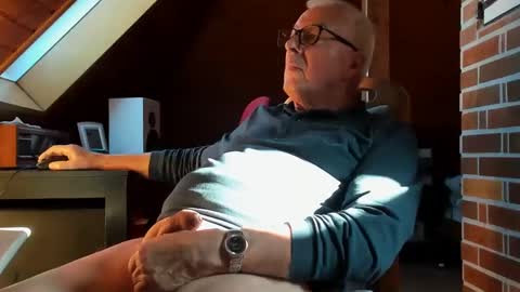 Snapshot of vonrex1 chatting on 12.29.24 heinz online show from 12.29.24