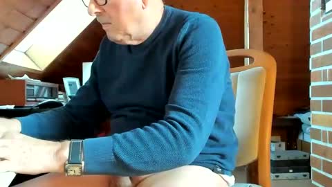 Snapshot of vonrex1 chatting on 12.31.24 heinz online show from 12.31.24