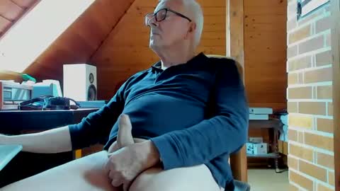 Snapshot of vonrex1 chatting on 02.18.25 heinz online show from 02.18.25