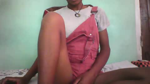 Snapshot of vounialdy chatting on 02.15.25 vounialdy online show from 02.15.25