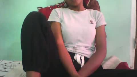 Snapshot of vounialdy chatting on 02.18.25 vounialdy online show from 02.18.25